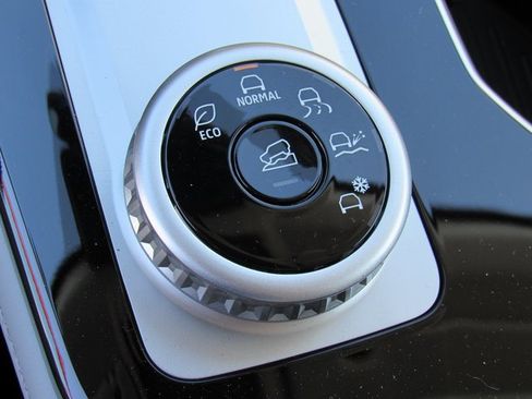 New 2025 Mitsubishi Outlander SE image 19