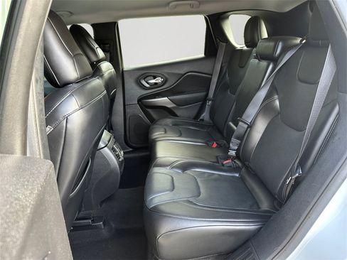 Used 2020 Jeep Cherokee Limited image 15