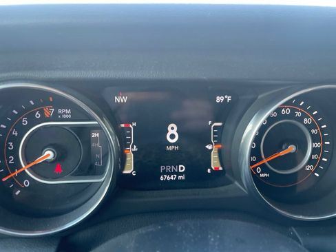 Used 2018 Jeep Wrangler Unlimited Sahara AWD/4WD image 3