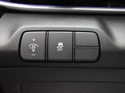 Used 2025 Hyundai Elantra Limited image 22