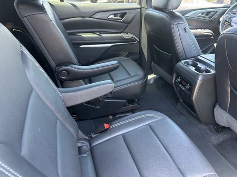 Certified 2025 Chevrolet Traverse LT FWD image 14