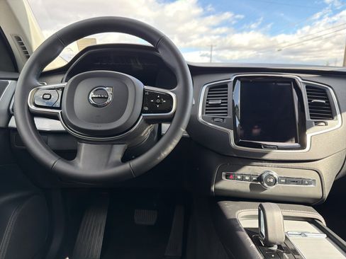 Used 2024 Volvo XC90 B5 Core w/ Protection Package Premier image 16