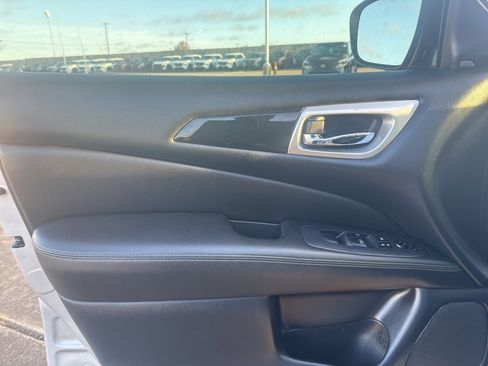 Used 2020 Nissan Pathfinder SV w/ Cargo Package image 24