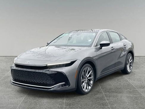 Used 2024 Toyota Crown Limited image 1