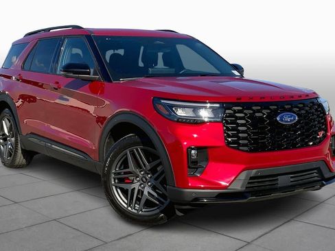 Certified 2025 Ford Explorer ST image 3