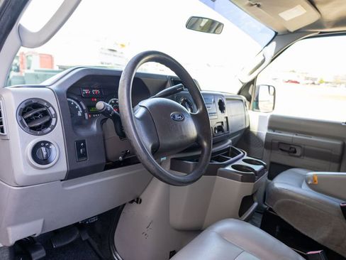 Used 2014 Ford E-250 and Econoline 250 Extended w/ Power Group image 9