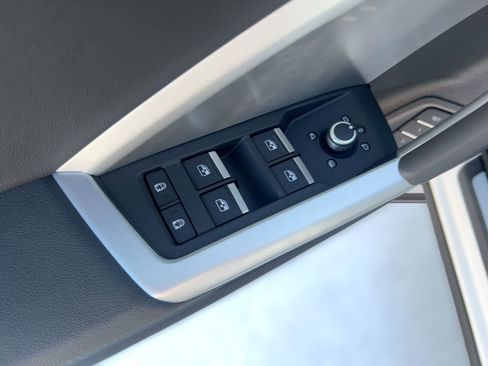 New 2025 Audi Q3 2.0T Premium image 13