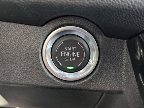 Used 2025 Chevrolet Traverse LT FWD image 32
