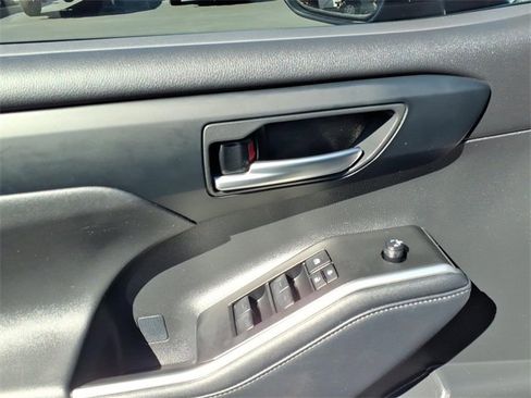 Used 2023 Toyota Highlander XLE image 14