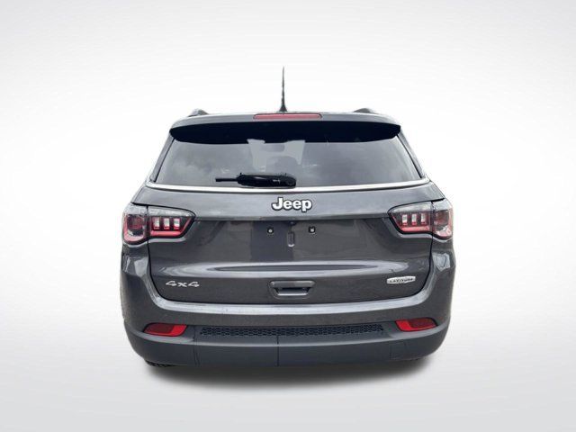 Used 2024 Jeep Compass Latitude AWD/4WD image 4