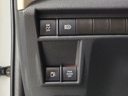 Used 2021 Toyota Sienna XLE FWD image 24
