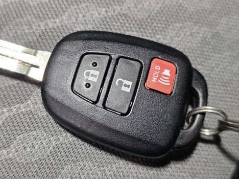 Used 2023 Toyota Tacoma SR image 34