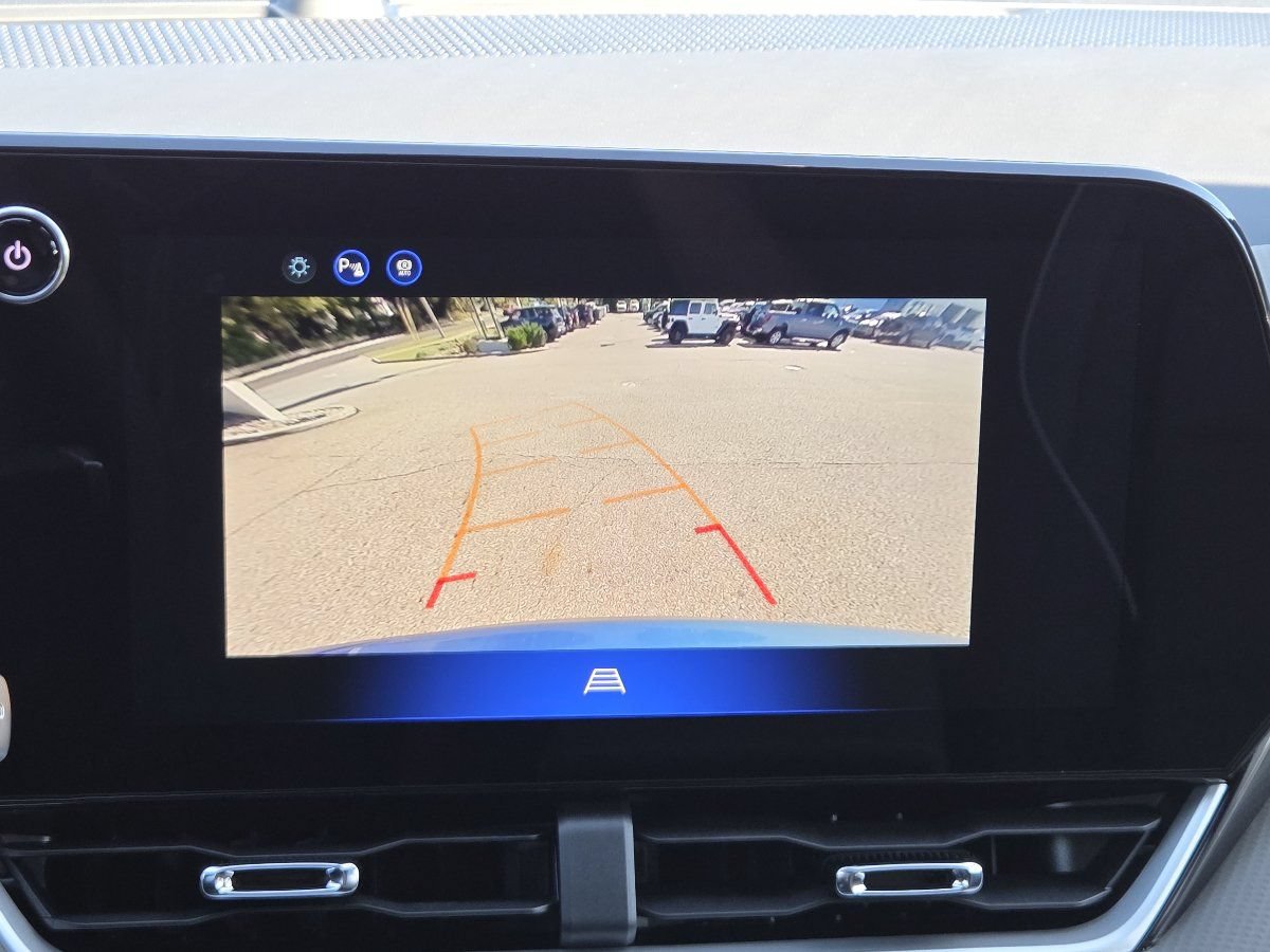 New 2027 Chevrolet Equinox LT w/ Convenience Package II FWD image 8