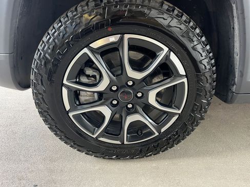 Used 2025 Jeep Compass Trailhawk image 30