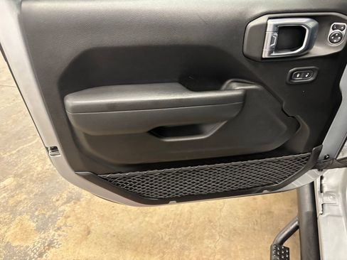 Used 2022 Jeep Gladiator Sport AWD/4WD image 18