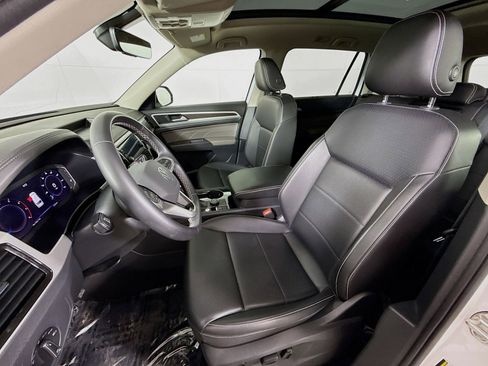 Certified 2023 Volkswagen Atlas SE w/ Panoramic Sunroof Package image 5