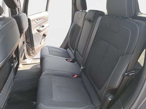Used 2025 Jeep Grand Cherokee Laredo X w/ Luxury Tech Group I RWD image 13