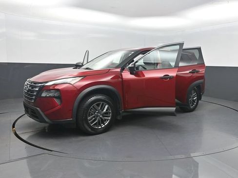Used 2024 Nissan Rogue S FWD image 30
