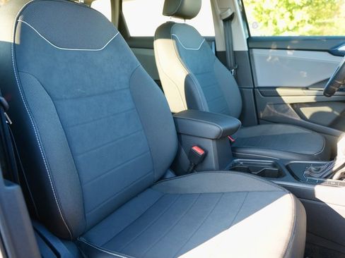 Used 2024 Volkswagen Taos SE image 9