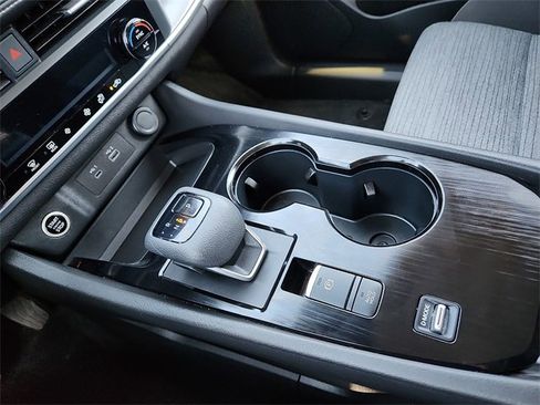 Used 2023 Nissan Rogue SV image 25