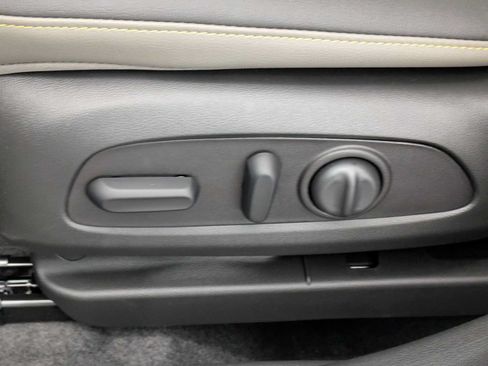 New 2026 Chevrolet Trax ACTIV w/ Sunroof Package FWD image 18