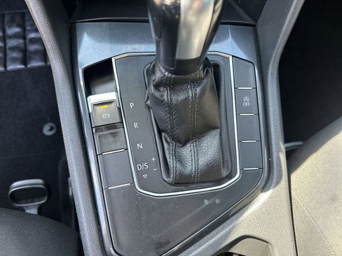 Used 2018 Volkswagen Tiguan S image 26