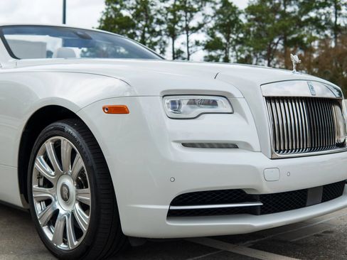 Used 2017 Rolls-Royce Dawn RWD image 31