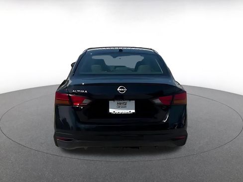 Used 2025 Nissan Altima 2.5 SV FWD image 12