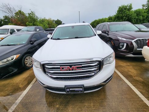 Used 2019 GMC Acadia SLT FWD image 2