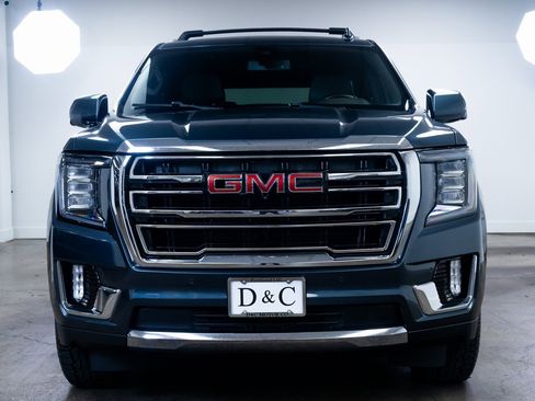 Used 2021 GMC Yukon SLT w/ SLT Premium Package image 2