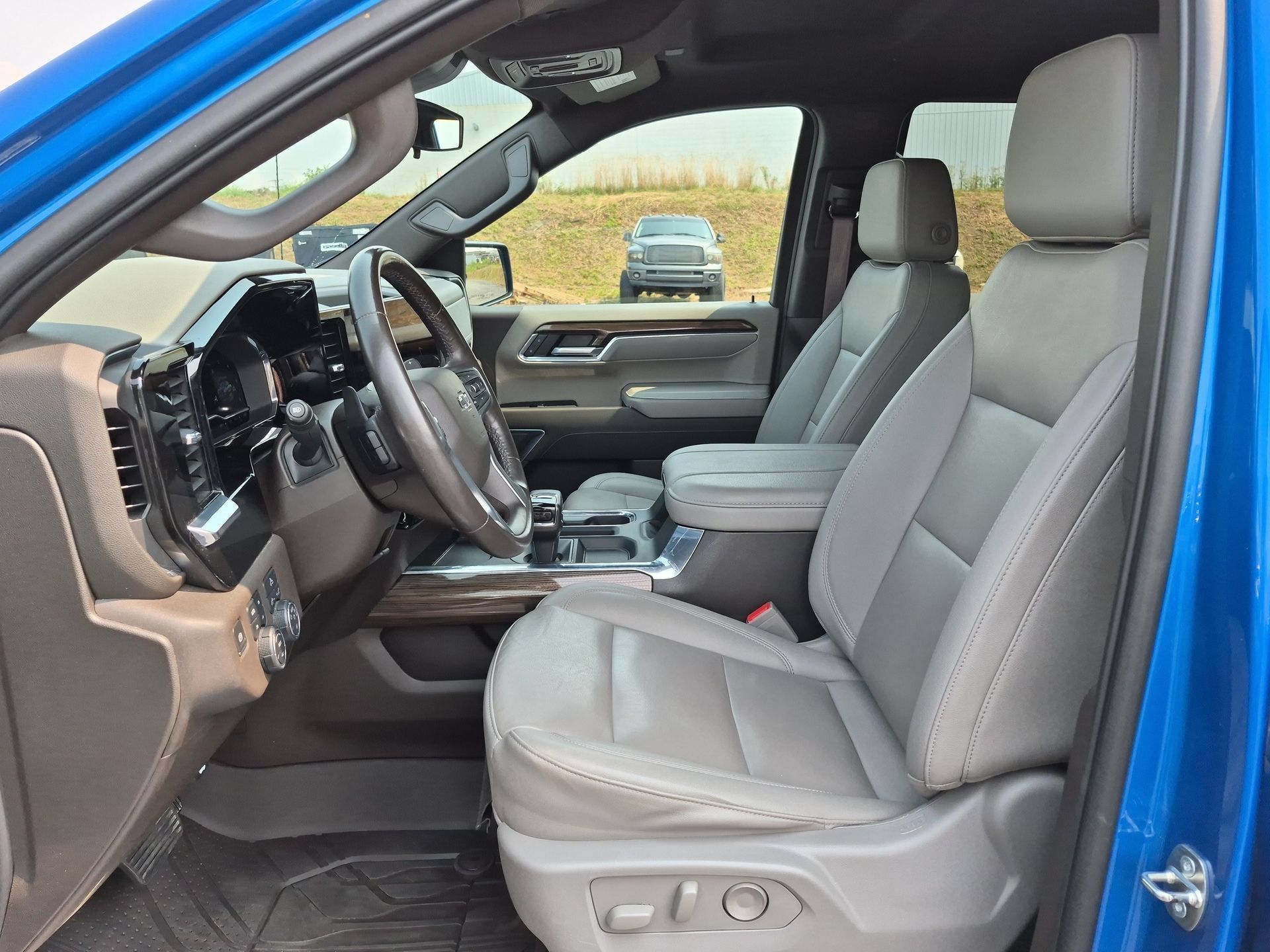 Certified 2023 Chevrolet Silverado 1500 LT Trail Boss w/ Convenience Package II AWD/4WD image 19