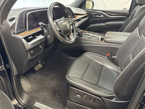 Used 2022 Cadillac Escalade Premium Luxury image 12