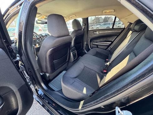 Used 2019 Chrysler 300 Touring w/ Sport Appearance Package image 33