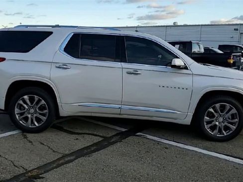 Used 2019 Chevrolet Traverse Premier w/ Driver Confidence II Package image 9