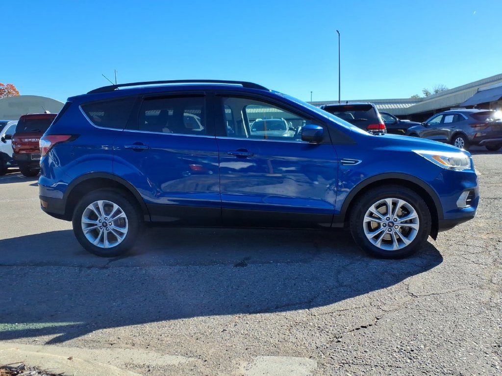 Used 2017 Ford Escape SE w/ Equipment Group 201A FWD image 6
