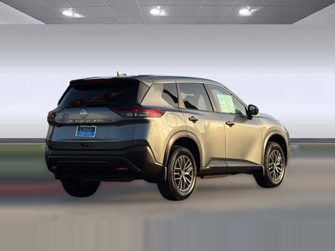 Used 2021 Nissan Rogue S image 9