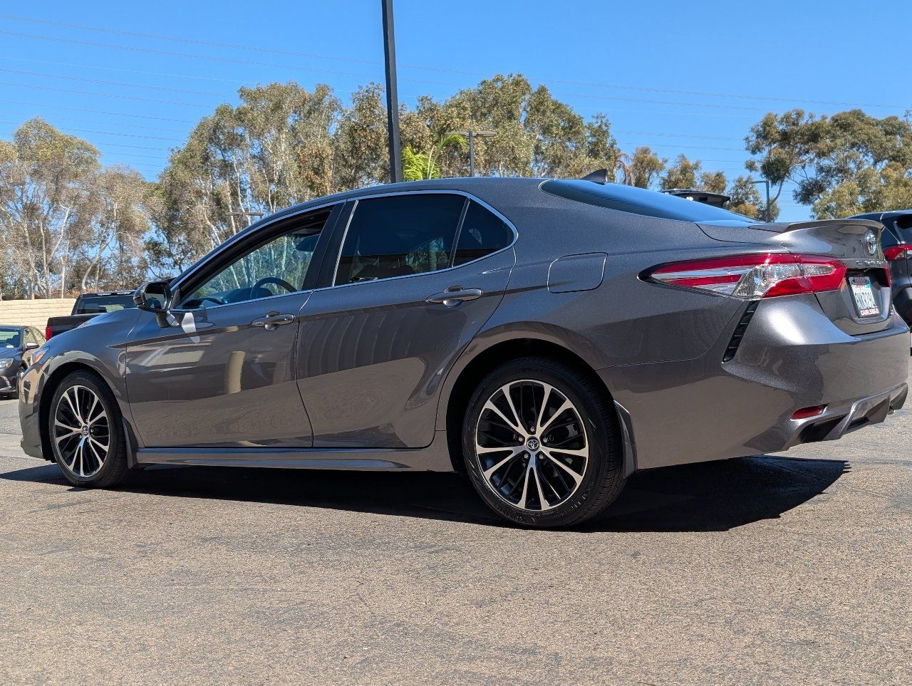 Used 2020 Toyota Camry SE FWD image 12