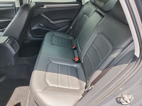 Used 2017 Volkswagen Passat 1.8T R-Line FWD image 13