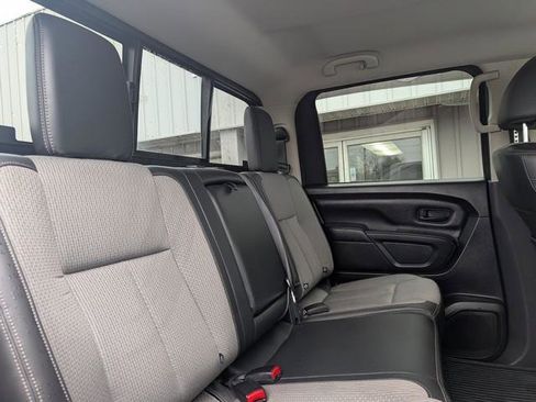 Used 2017 Nissan Titan S image 19