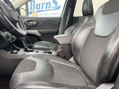 Used 2018 Jeep Cherokee Latitude Plus w/ Comfort/Convenience Group image 15