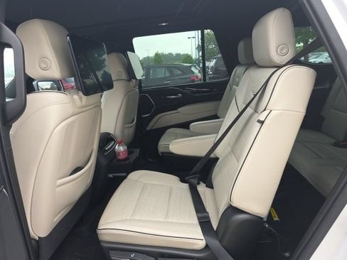 Used 2021 Cadillac Escalade Sport w/ Driver Assist Tech Package AWD/4WD image 9