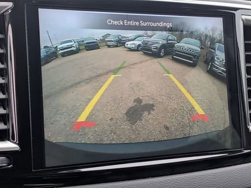 Certified 2024 Chrysler Pacifica Touring-L image 24