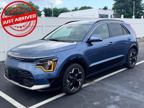 Used 2023 Kia Niro Wind w/ Wind Preserve Package FWD image 2