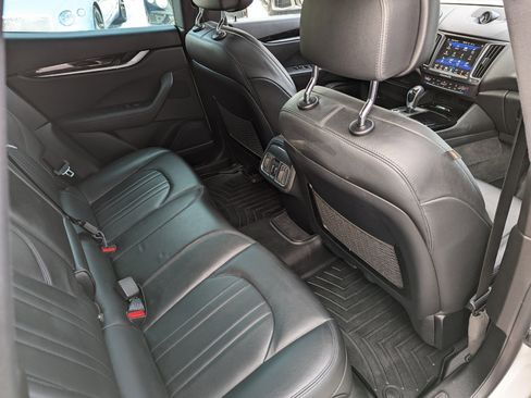 Used 2018 Maserati Levante image 36