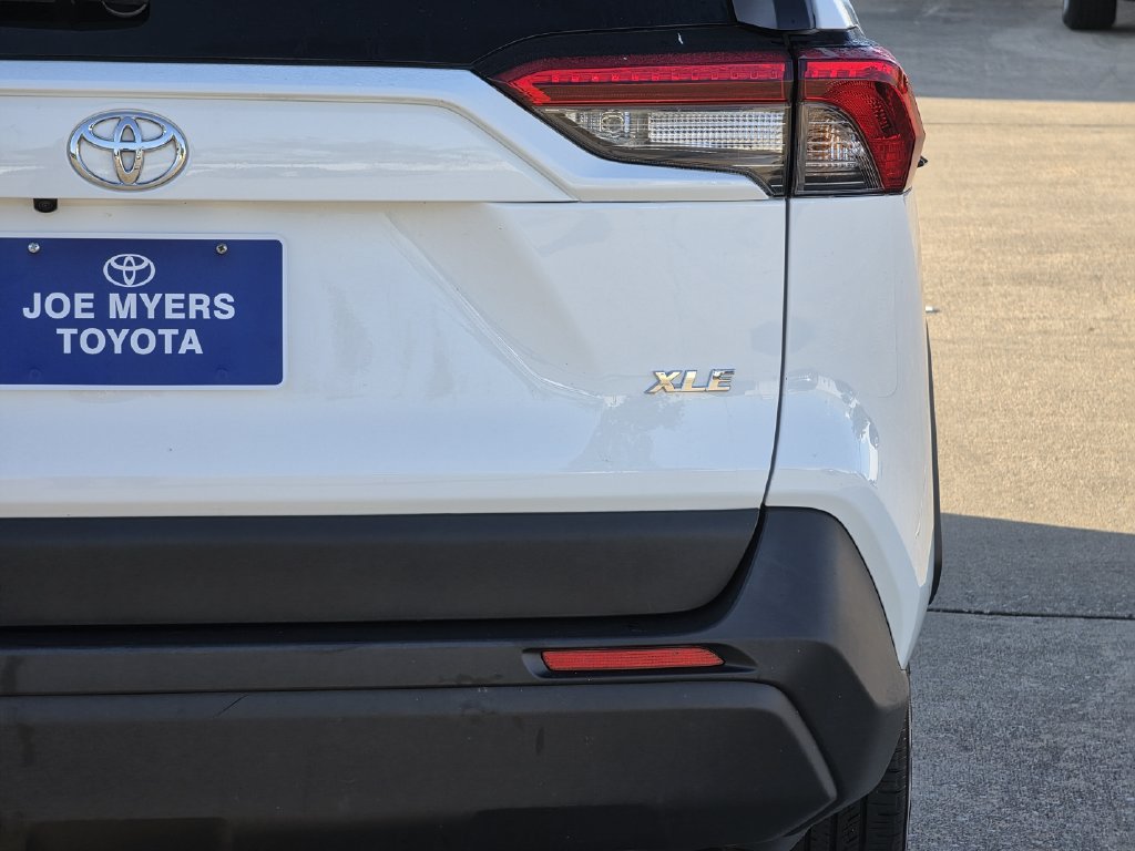 Used 2025 Toyota RAV4 XLE FWD image 9