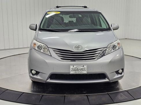 Used 2015 Toyota Sienna XLE Premium FWD image 8