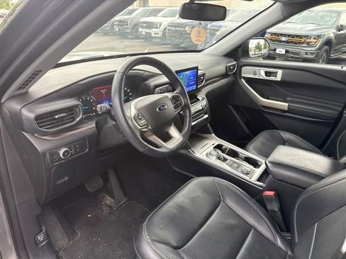 Used 2021 Ford Explorer Limited w/ Equipment Group 301A AWD/4WD image 10
