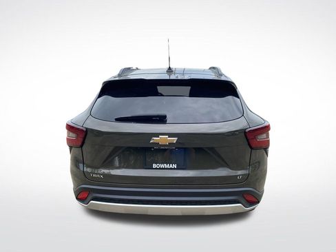 Used 2024 Chevrolet Trax LT w/ Sunroof Package FWD image 6