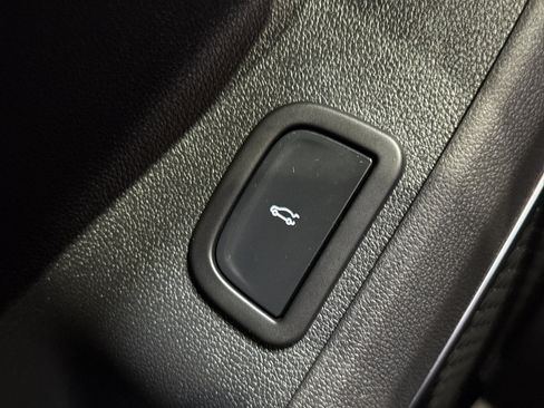 Used 2025 Chevrolet Traverse RS AWD/4WD image 41