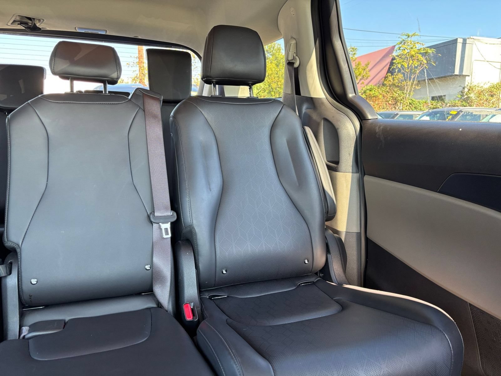 Used 2026 Kia Carnival FWD image 39